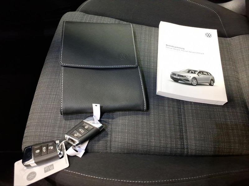 Volkswagen Passat 2,0 TDI TAŽNÉ KAMERA KEYLESS - fotka 6 z 9
