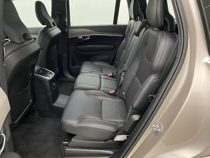 Volvo XC90 T8 AWD RECHARGE PLUS DARK CZ - fotka 4 z 73