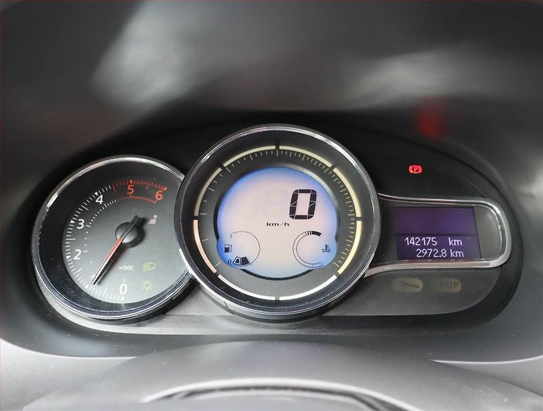 Renault Fluence (2015) 1.6 dCi, Tempomat - fotka 11 z 19