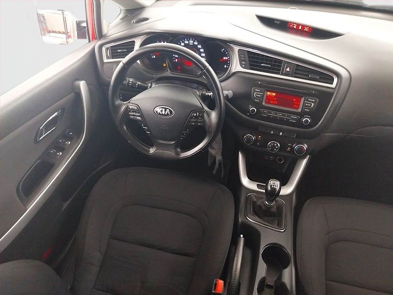 Kia Ceed (2017) 1.6 CRDi, Serv.kniha, Tempomat - fotka 7 z 17