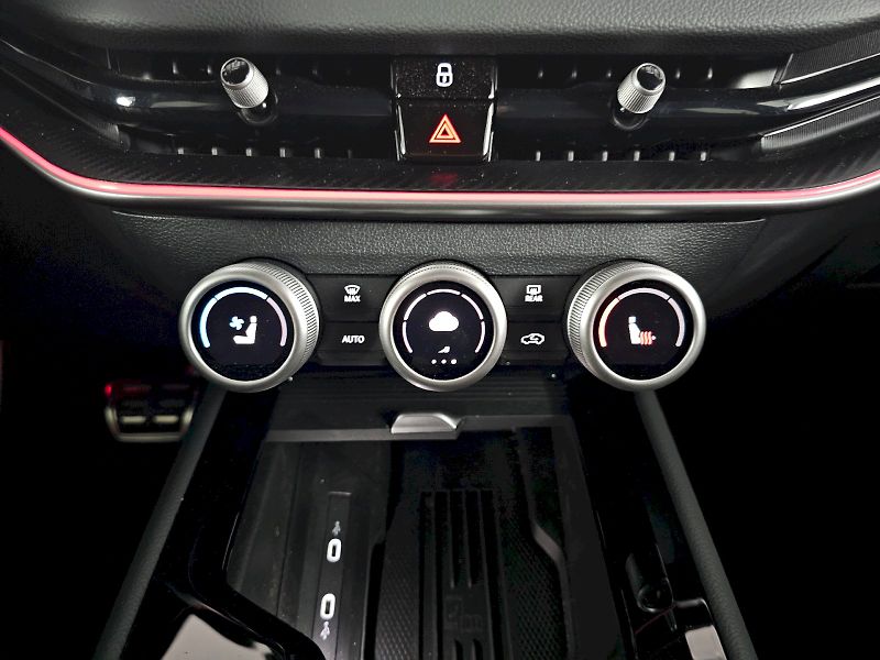 Škoda Superb (2025) 1.5PHEV 205k SPORTLINE - fotka 24 z 34