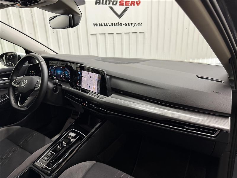 Volkswagen Golf ALLTRACK 147KW 4M PANO IQ.LED - fotka 43 z 47
