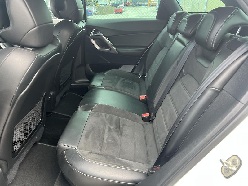 Citroën DS5 2.0HDi AUTOMAT NAVI KAMERA - fotka 26 z 43
