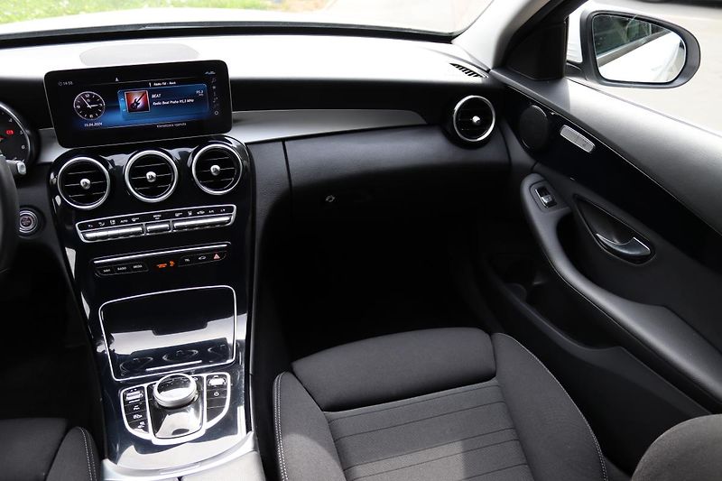 Mercedes-Benz Třídy C 300de PLUG-IN HYB KOMBI 225kW - fotka 36 z 48