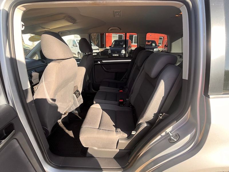 Volkswagen Touran 1.6TDi 77kW*WEBASTO*VÝHŘEV SED - fotka 16 z 34