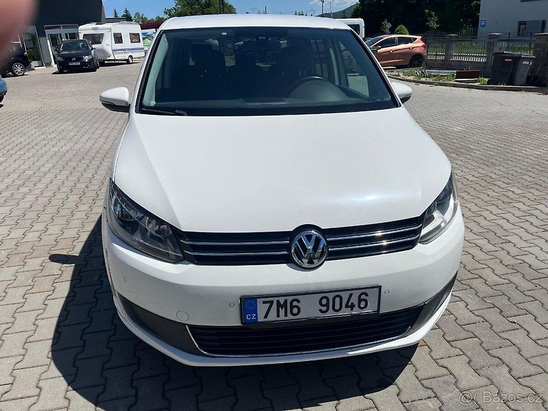 Volkswagen Touran (2013) - fotka 1 z 16