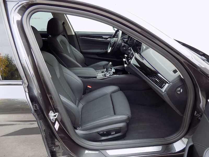 BMW Řada 5 (2019) 530d/Sport-Line/Full-Led/ - fotka 16 z 35