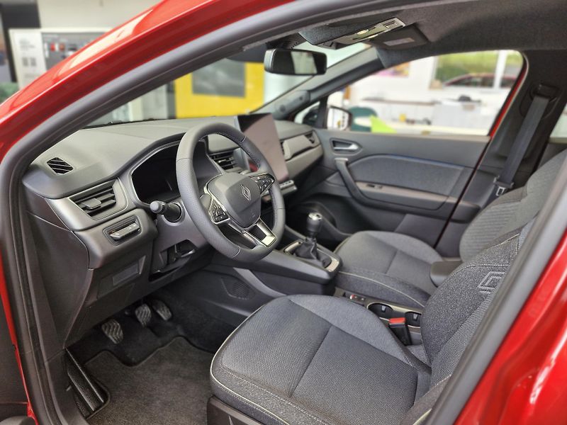 Renault Captur (2026) techno TCe 115     - fotka 7 z 12