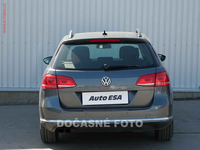 Volkswagen Passat (2014) 2.0 TDi, Navi, xenon - fotka 5 z 23