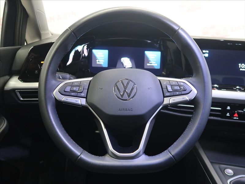 Volkswagen Golf 1,5 TSI Life 1.majitel CZ - fotka 24 z 40