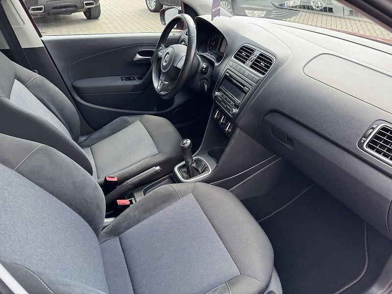 Volkswagen Polo (2011) 1.4i Style Klima Panorama - fotka 15 z 48
