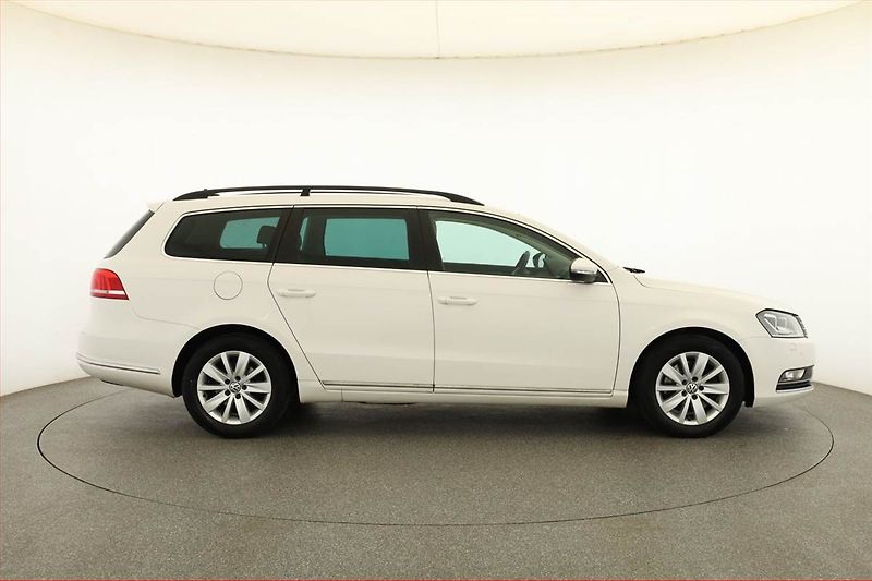 Volkswagen Passat (2013) 2.0 TDI, Automat, ČR,1.maj - fotka 6 z 17