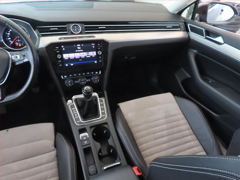 Volkswagen Passat (2017) Comfortline 2.0 TDI, Kůže - fotka 8 z 14