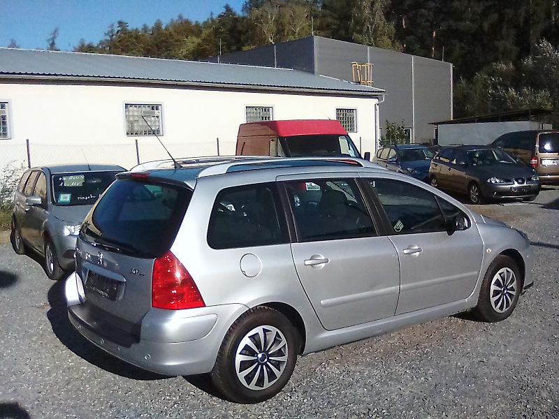 Peugeot 307 (2007) 1.6i 16V SW, kola navíc - fotka 5 z 32