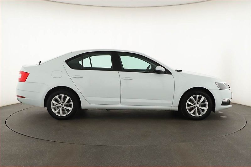 Škoda Octavia (2019) Ambition 1.5 TSI, ČR,1.maj - fotka 6 z 12