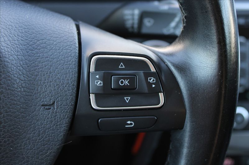 Volkswagen Passat 2,0 TDI  4x4,TAŽNÉ,NAVIGACE - fotka 18 z 29
