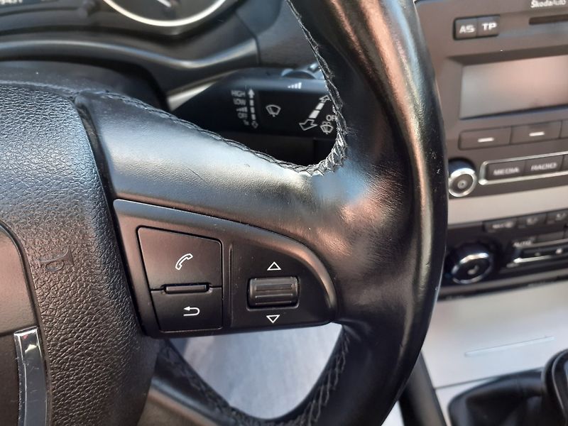 Škoda Octavia (2012) KOMBI 1.4 TSI - fotka 10 z 38