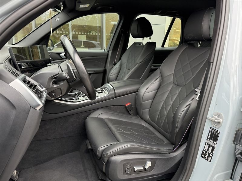 BMW X5 3,0 30d xDrive - fotka 12 z 36