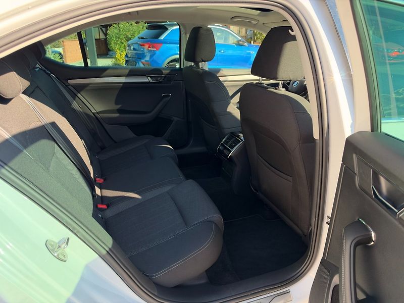 Škoda Superb (2021) Style 1.5 TSI DSG 110kW - fotka 28 z 37