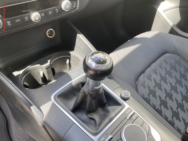 Audi A3 (2014) 2.0 TDi, Attraction, bixen - fotka 15 z 16