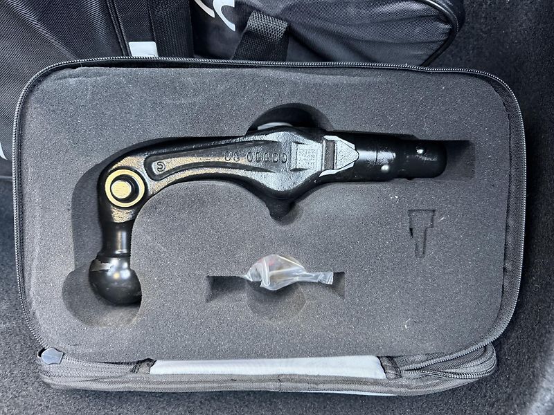 Tesla Model Y DUAL MOTOR-LONG RANGE-TAŽNÉ- - fotka 16 z 19