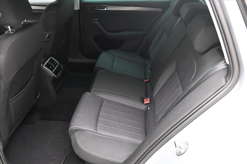 Škoda Superb 2,0 TDI 147 kW DSG 4x4 STYLE Z - fotka 14 z 32