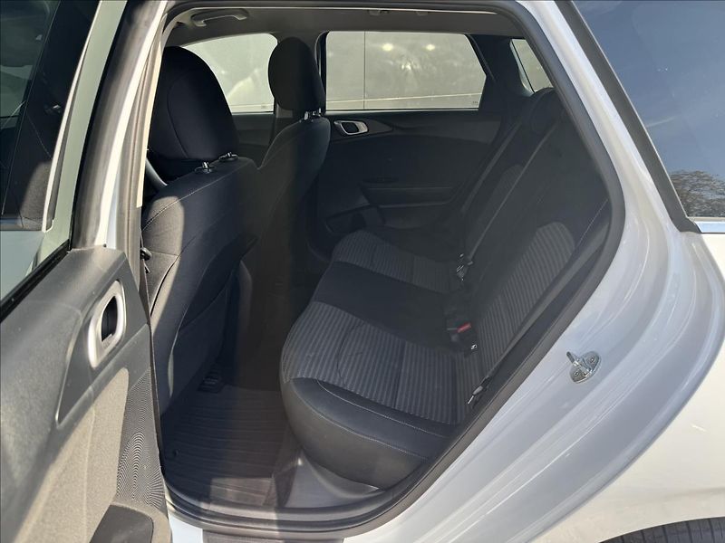 Kia Ceed 1,6 CRDI Exclusive ČR DPH - fotka 13 z 25