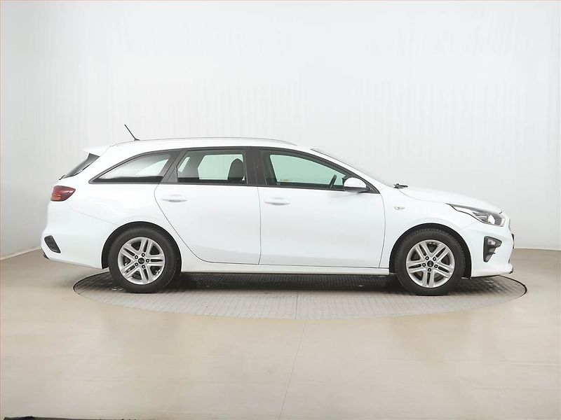 Kia Ceed (2019) 1.0 T-GDI, Serv.kniha - fotka 6 z 14
