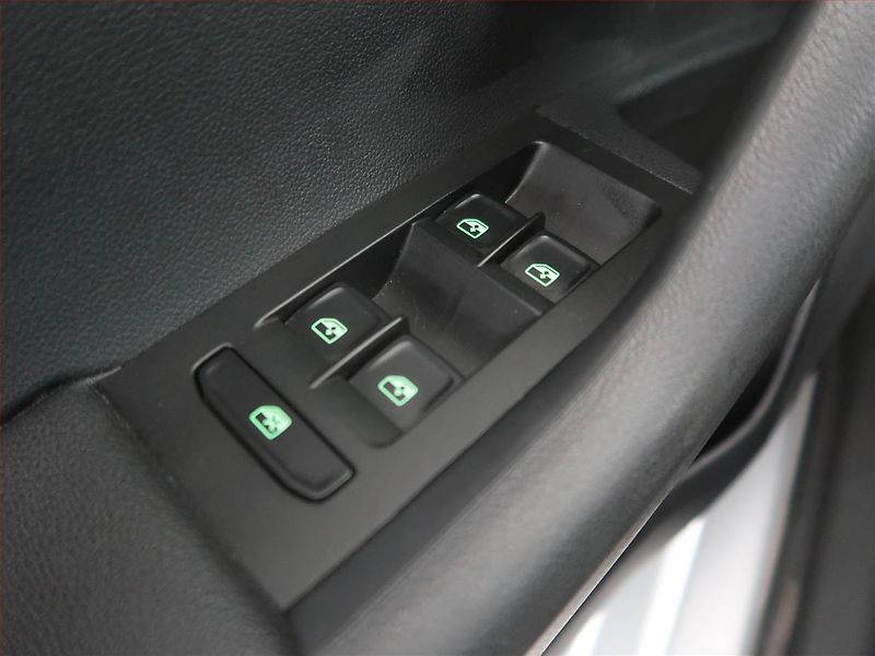 Škoda Octavia (2018) 1.6 TDI, Automat, Navi - fotka 20 z 20