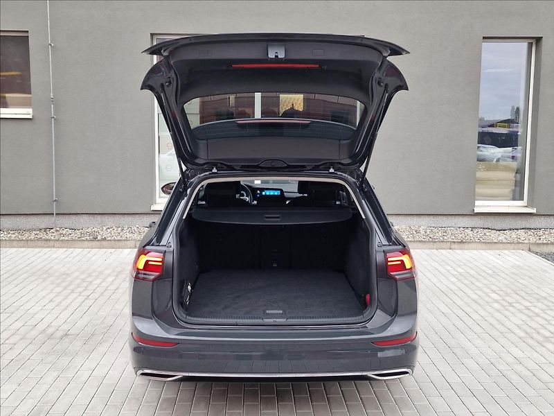 Volkswagen Golf 2.0TDI 110kW DSG Style, 1.Maj - fotka 40 z 50
