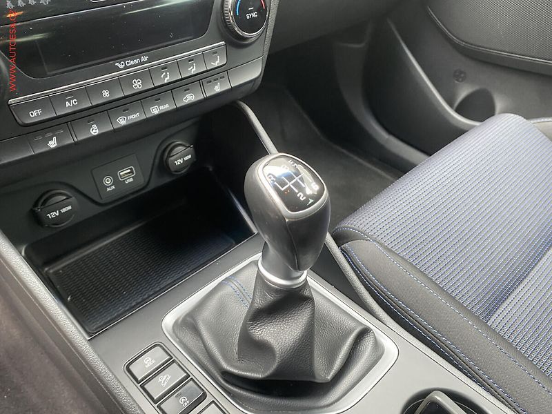 Hyundai Tucson (2015) 1.6 GDi, Navi, kamera, +kola - fotka 15 z 18