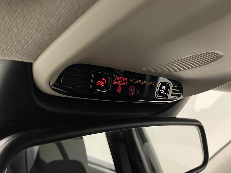 Volvo XC40 T2 KINETIC AUT REZERVACE - fotka 28 z 39