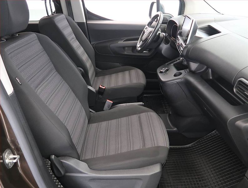 Opel Combo (2020) Maxi Edition 1.2 Turbo, 5Míst - fotka 9 z 21