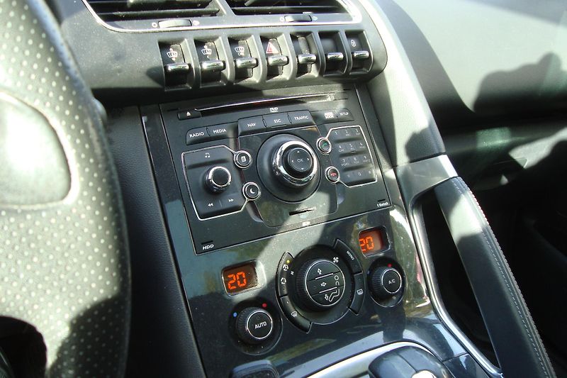 Peugeot 3008 (2013) 1.6HDi,Hybrid 4,AUT,4x4,Panora - fotka 54 z 78
