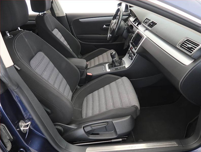 Volkswagen CC (2016) 2.0 TDI, Serv.kniha, Navi - fotka 9 z 22