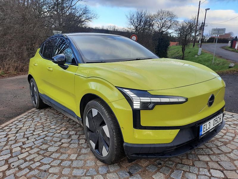 Volvo EX30 (2024) - fotka 2 z 12