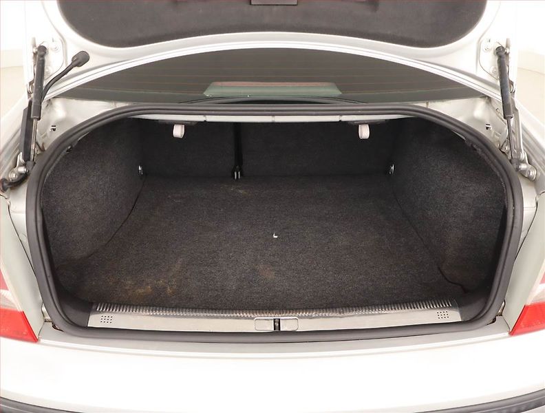 Škoda Superb (2007) Elegance 1.9 TDI, Serv.kniha - fotka 12 z 12