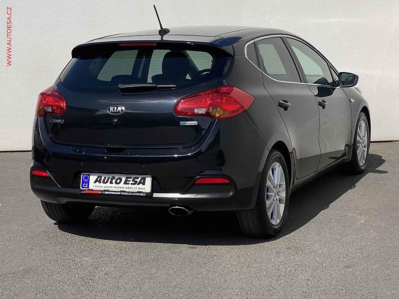 Kia Ceed (2015) 1.6 GDi, Exclusive, navi, - fotka 4 z 19
