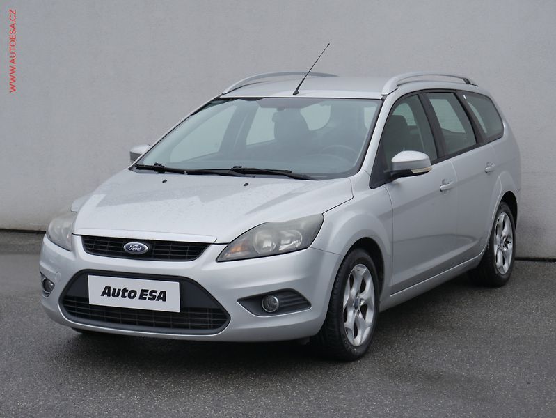 Ford Focus (2010) 1.6 TDCi, AC, tažné - fotka 3 z 19