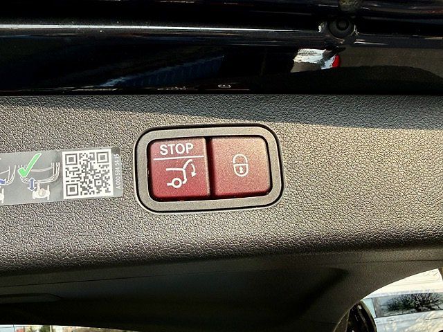 Mercedes-Benz Třídy E (2025) 300 de 4MATIC kombi s EQ - fotka 44 z 46