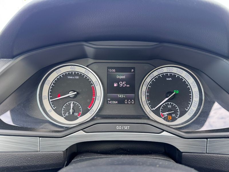Škoda Superb (2019) 1,5 TSI 110 KW 2. MAJ KM - fotka 23 z 44