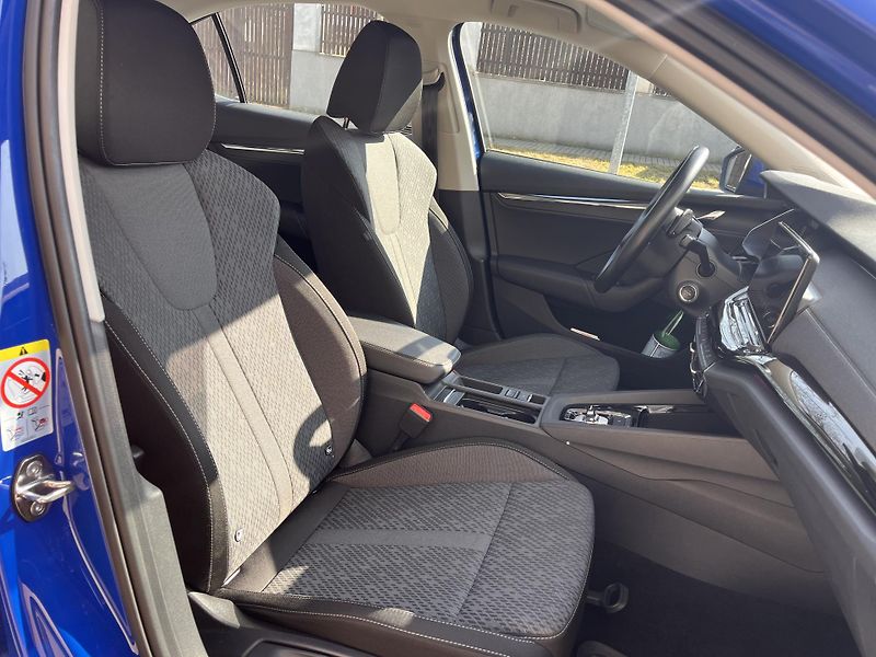 Škoda Octavia 2.0 TDI DSG Style, 1.majitel - fotka 24 z 29
