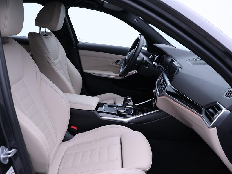 BMW Řada 3 2,0 320d 140kW XDrive Aut. DPH - fotka 11 z 31