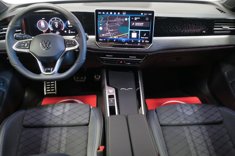 Volkswagen Passat (2024) R-Line 2,0TDI 142kW 4M Nez.Top - fotka 12 z 50