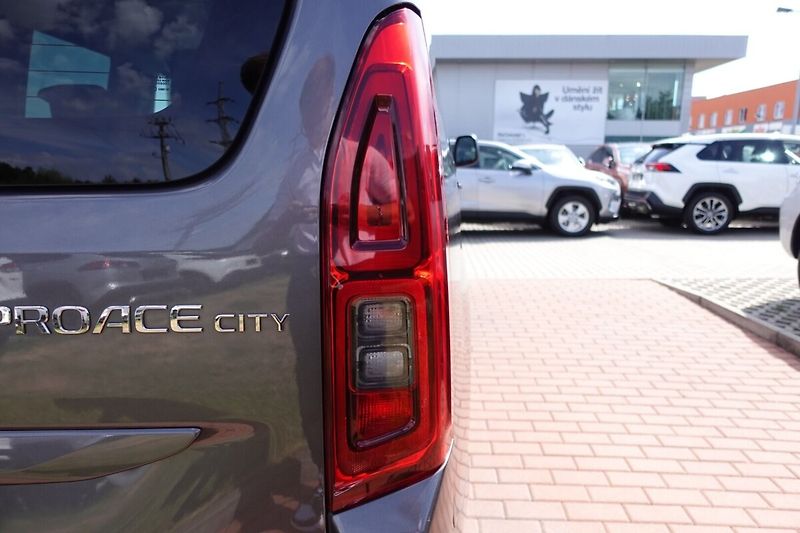 Toyota ProAce City Verso 1,5D-4D M/T Family Long - fotka 27 z 28