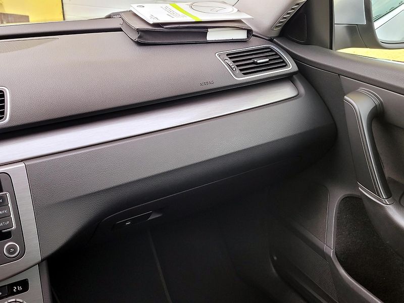Volkswagen Passat 2,0TDi *SERV.KNIHA* PERFEKTNÍ  - fotka 33 z 48