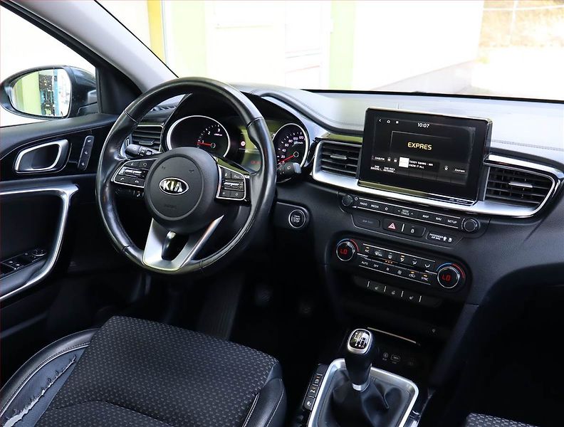 Kia Ceed (2019) Platinum 1.6 CRDi, Navi - fotka 7 z 18