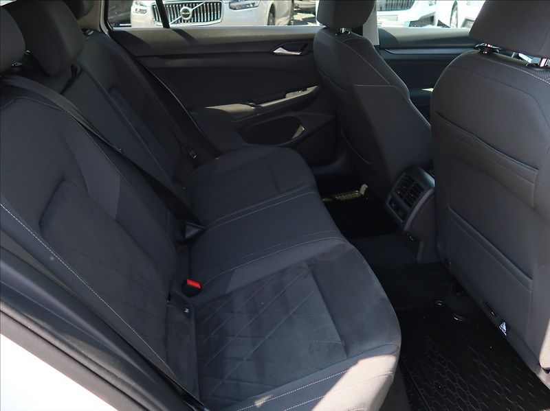 Volkswagen Golf 1,5 TSi,110kW,1majČR,Style,DPH - fotka 19 z 24
