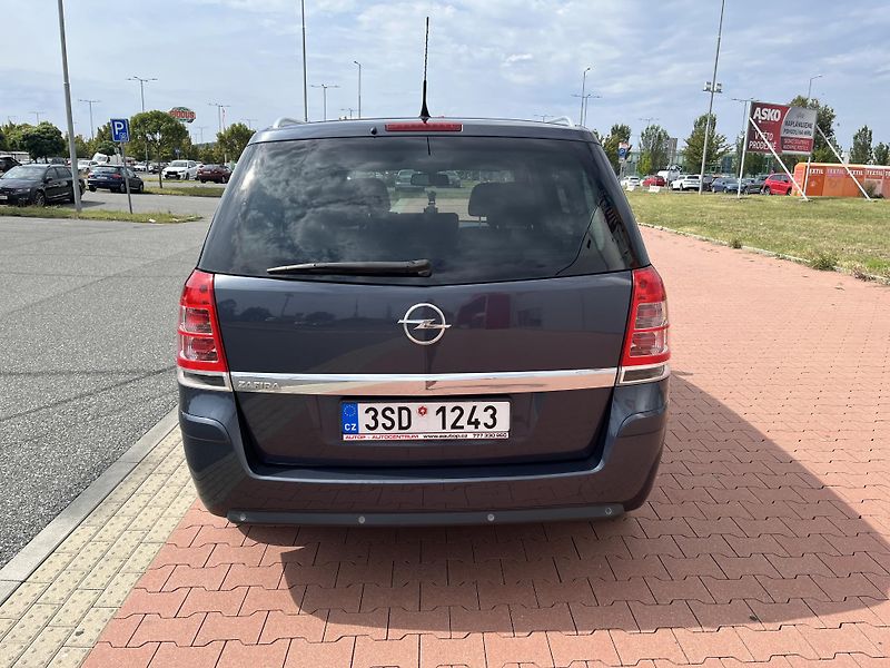 Opel Zafira 1.8 i Cosmo Automat 7 Míst - fotka 6 z 32