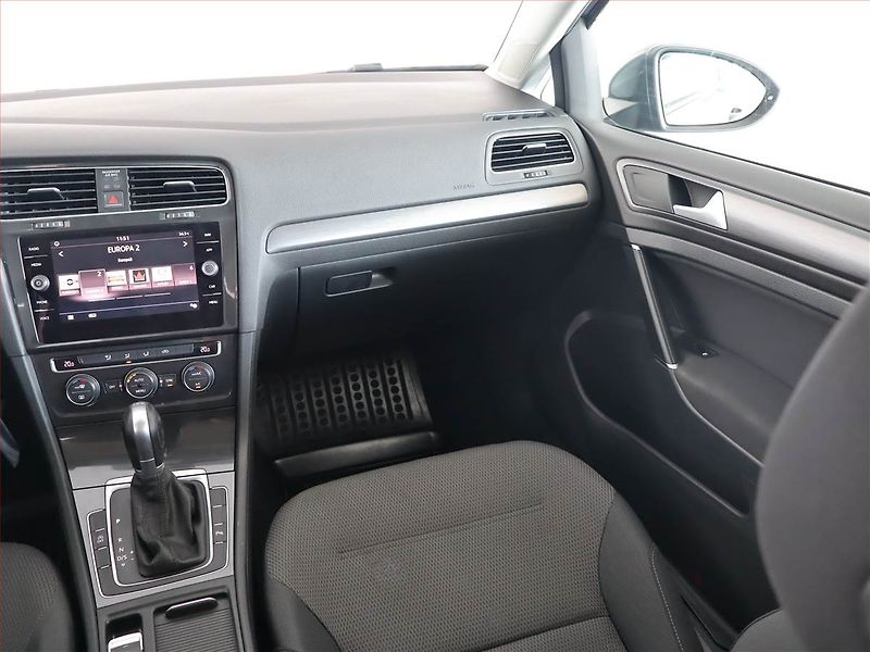 Volkswagen Golf (2017) Comfortline 2.0 TDI, Automat - fotka 8 z 23
